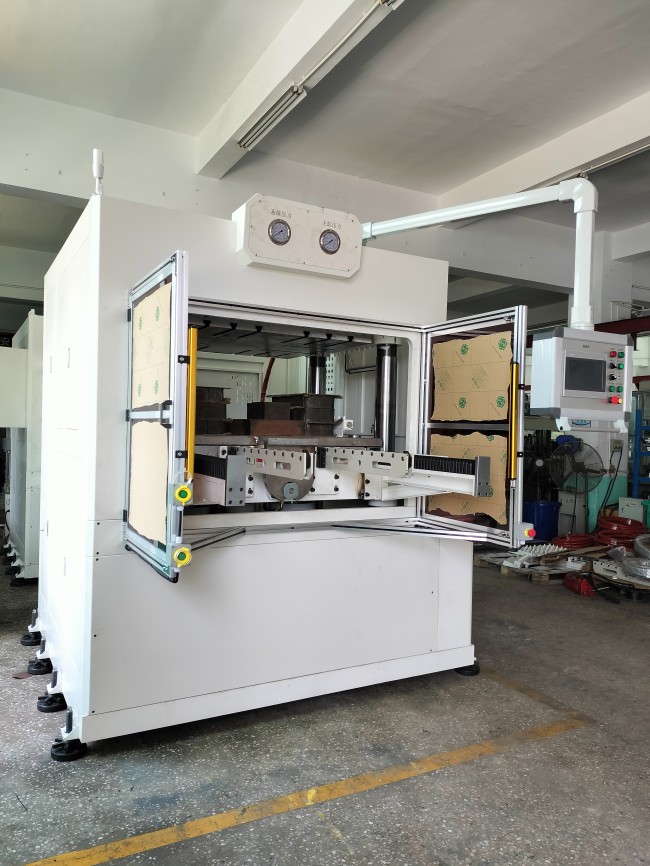 低空飞行器、无人机碳纤维热压成型机