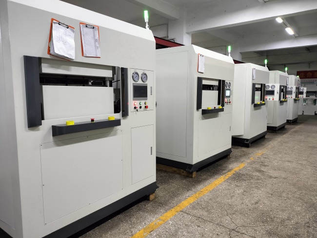 2025碳纤维热压成型机的主要应用场景