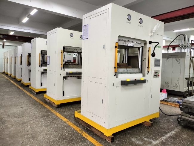 碳纤维热压成型机：新材料、轻量化生产成型的好选择